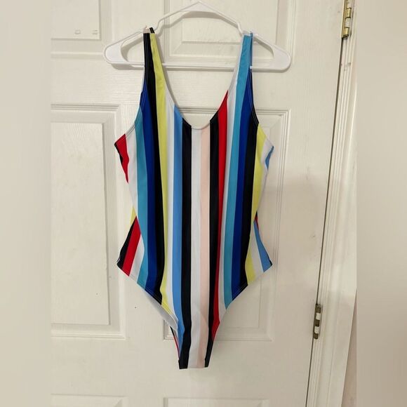 Striped One Piece Swim Suit -‎ size 2XL. Missing one bra pad - Picture 3 of 3